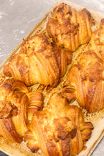 Load image into Gallery viewer, Almond croissant (vegan)