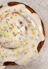 Load image into Gallery viewer, Giant Cinnamon Bun (Vegan)