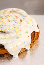 Load image into Gallery viewer, Giant Cinnamon Bun (Vegan)