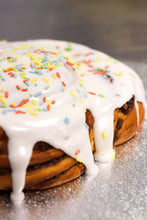 Load image into Gallery viewer, Giant Cinnamon Bun (Vegan)