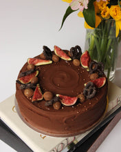 Load image into Gallery viewer, 8&#39;&#39; Chocolate Cake with Milk Chocolate Ganache Filling
